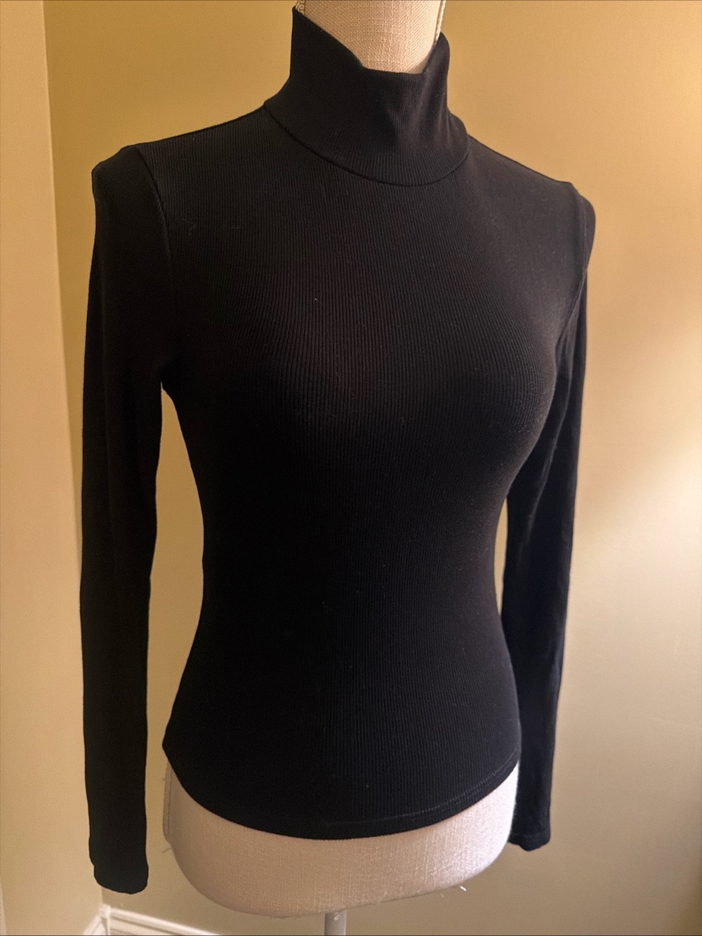 Mono b Women's Black Knit Crop Turtleneck Pullover Long Sleeves Size Small